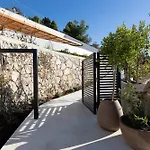 Luxury * Athánion