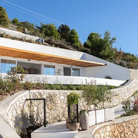 Luxury Villa *