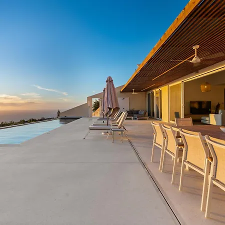 Luxury Villa *