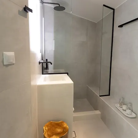 Luxury Athánion